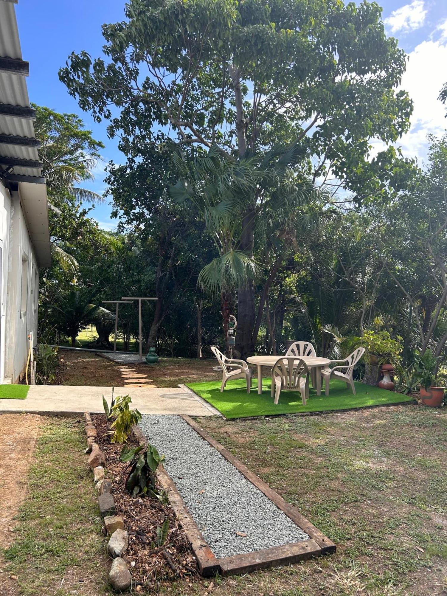 La Piaule De Nessadiou Villa Bourail Luaran gambar